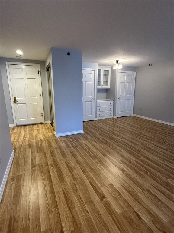44 Elm St # 305