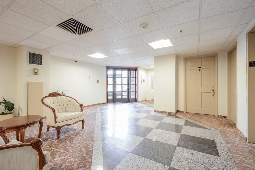 44 Elm St # 305