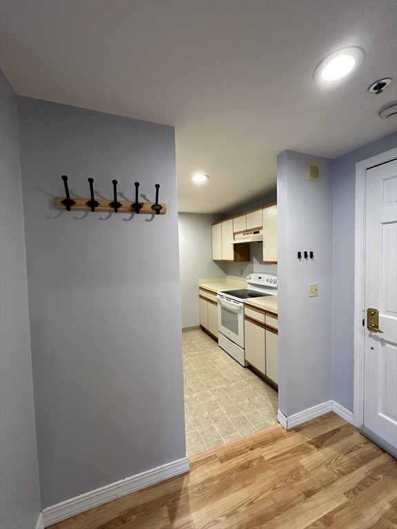 44 Elm St # 305