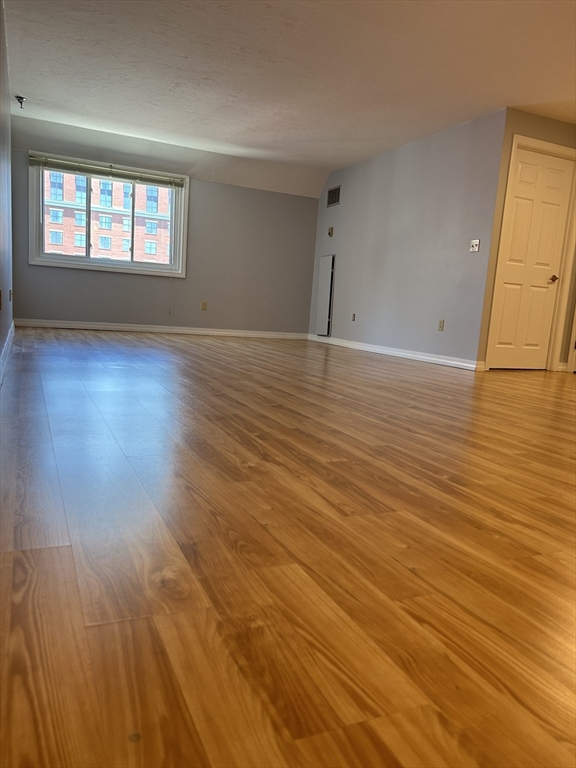 44 Elm St # 305