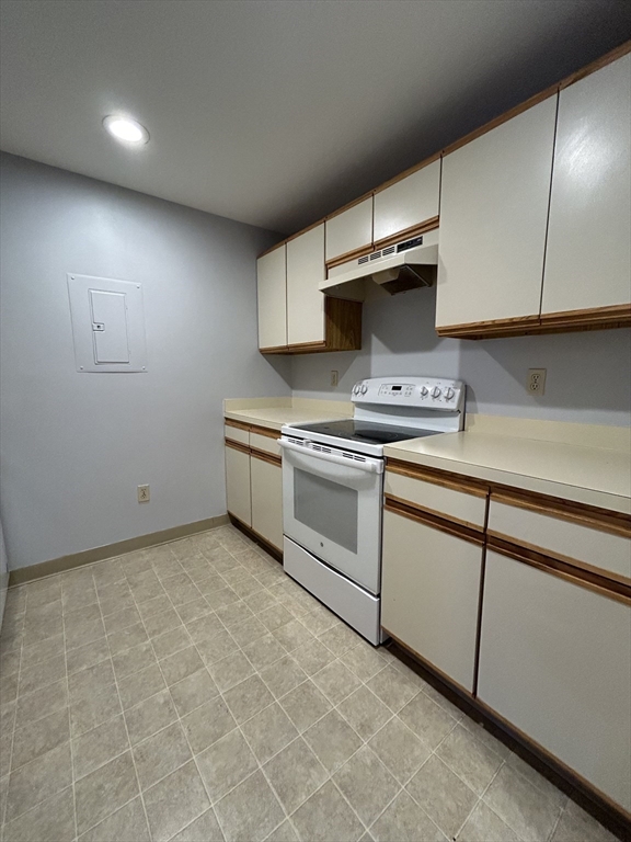44 Elm St # 305