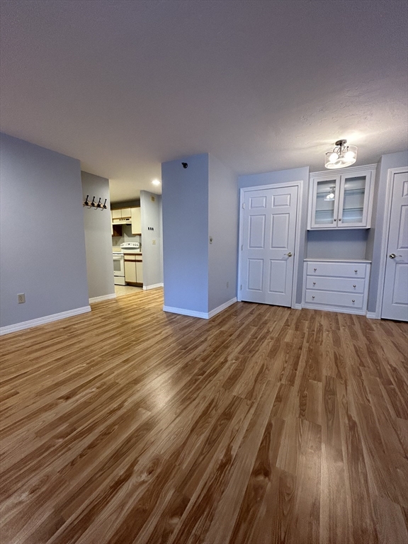 44 Elm St # 305