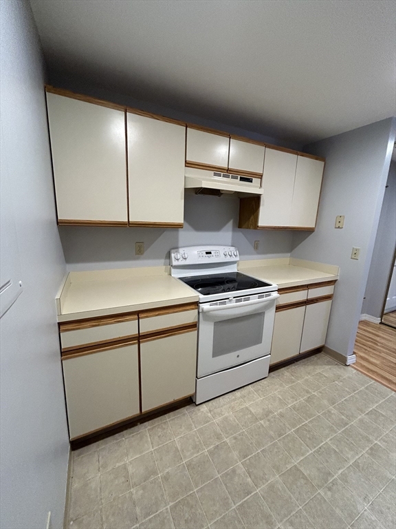 44 Elm St # 305