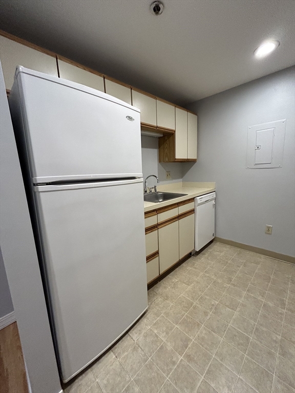 44 Elm St # 305