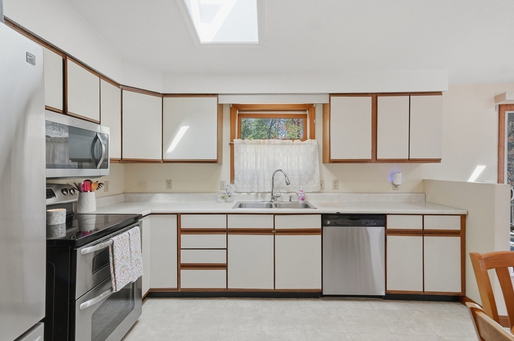 10 Lee Avenue