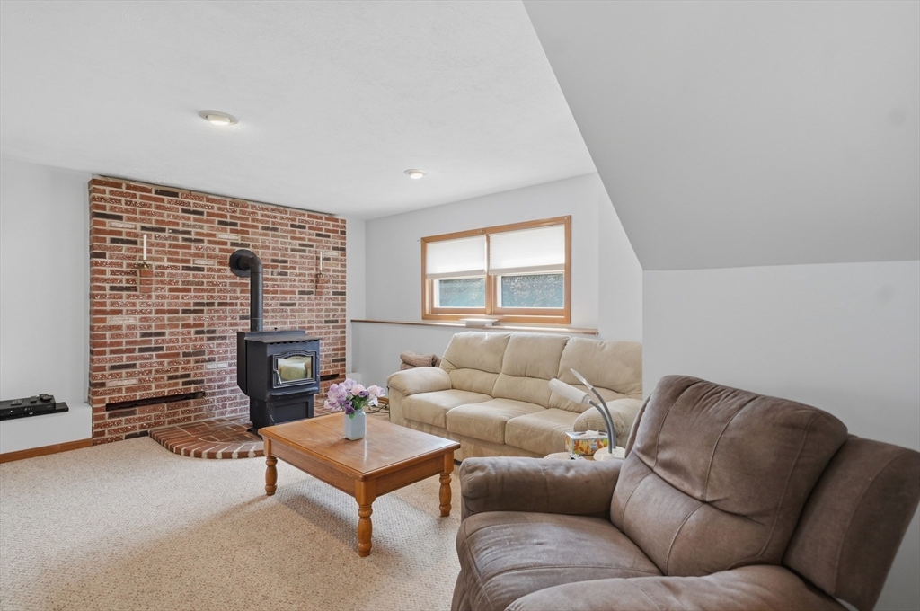 10 Lee Avenue