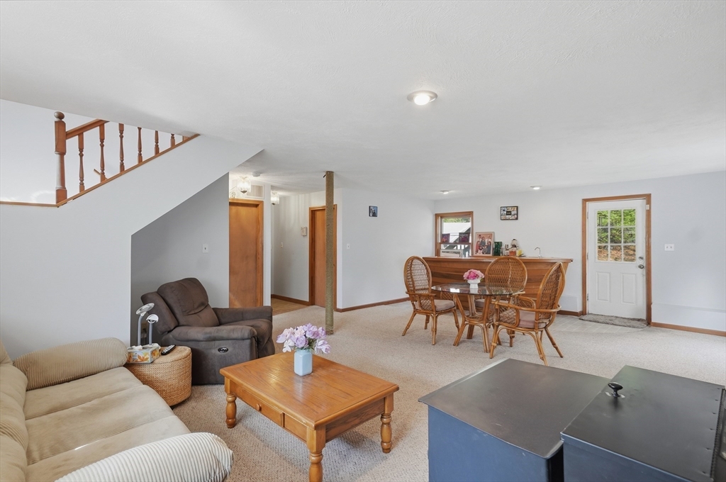 10 Lee Avenue