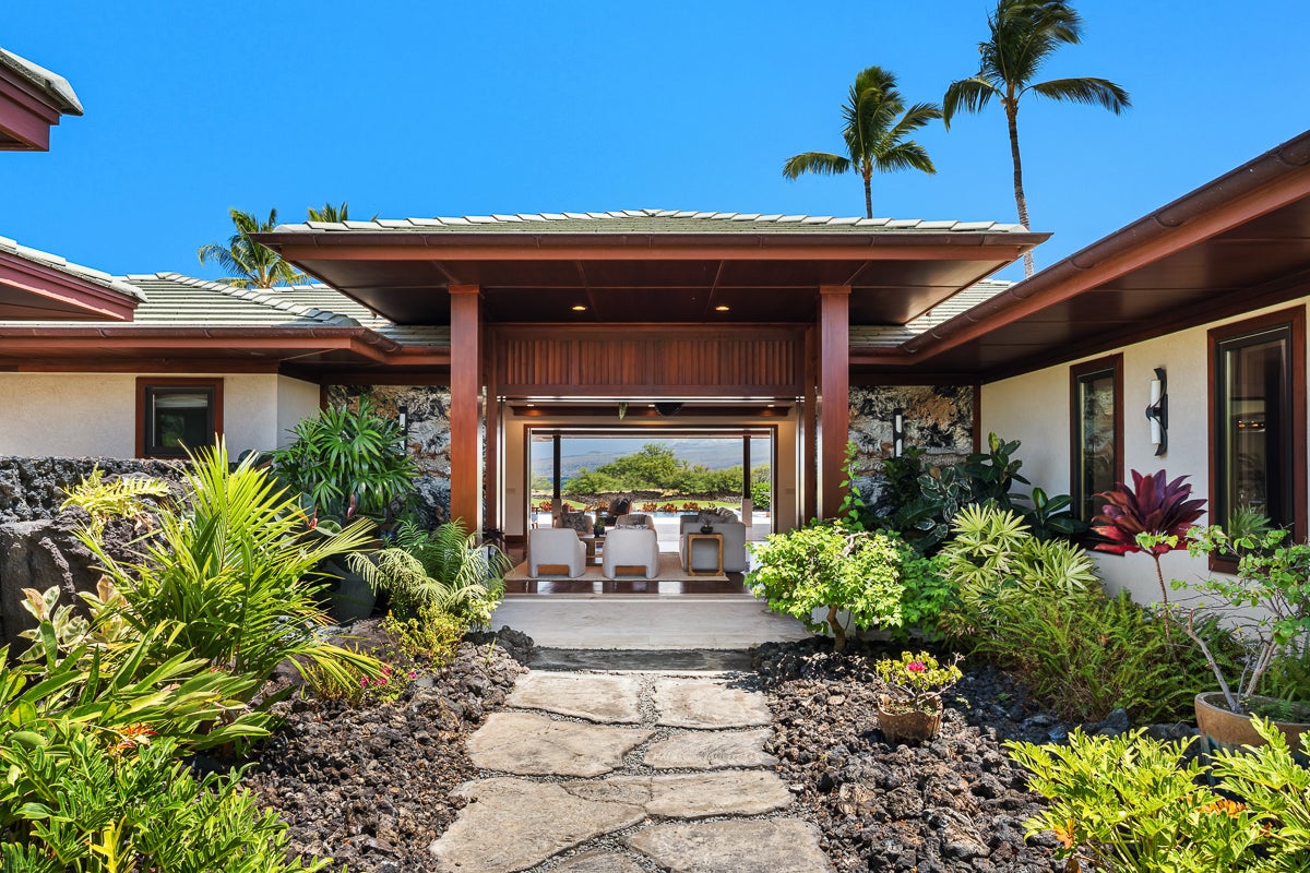 68-1013 KE KAILANI DR