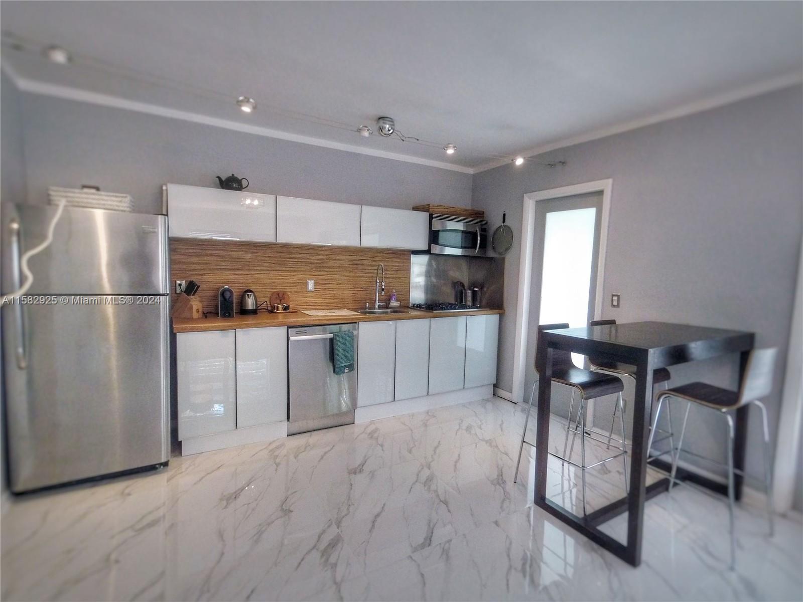 1127 Meridian Ave # 1127 Unit: 6-1127