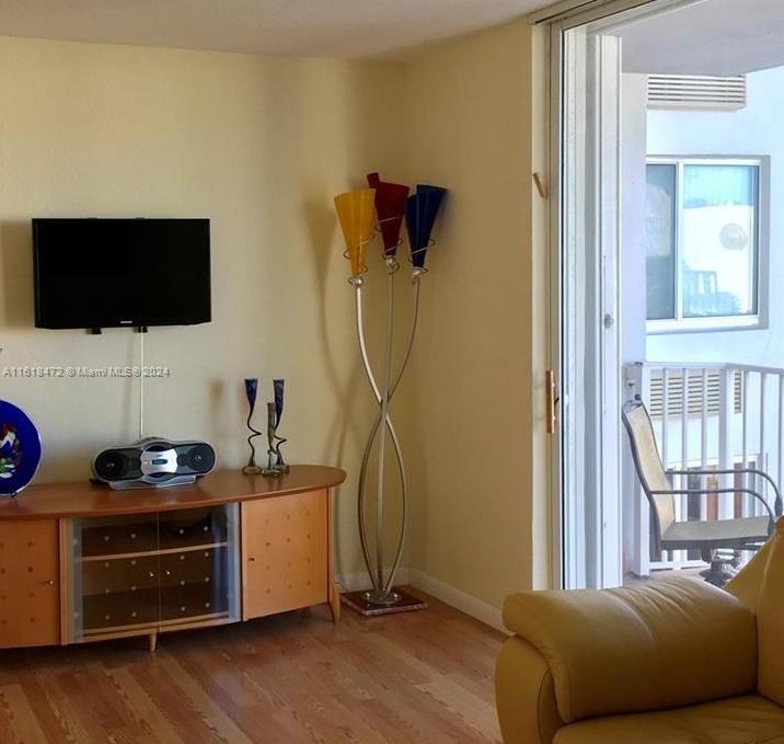 1255 Collins Ave # 407