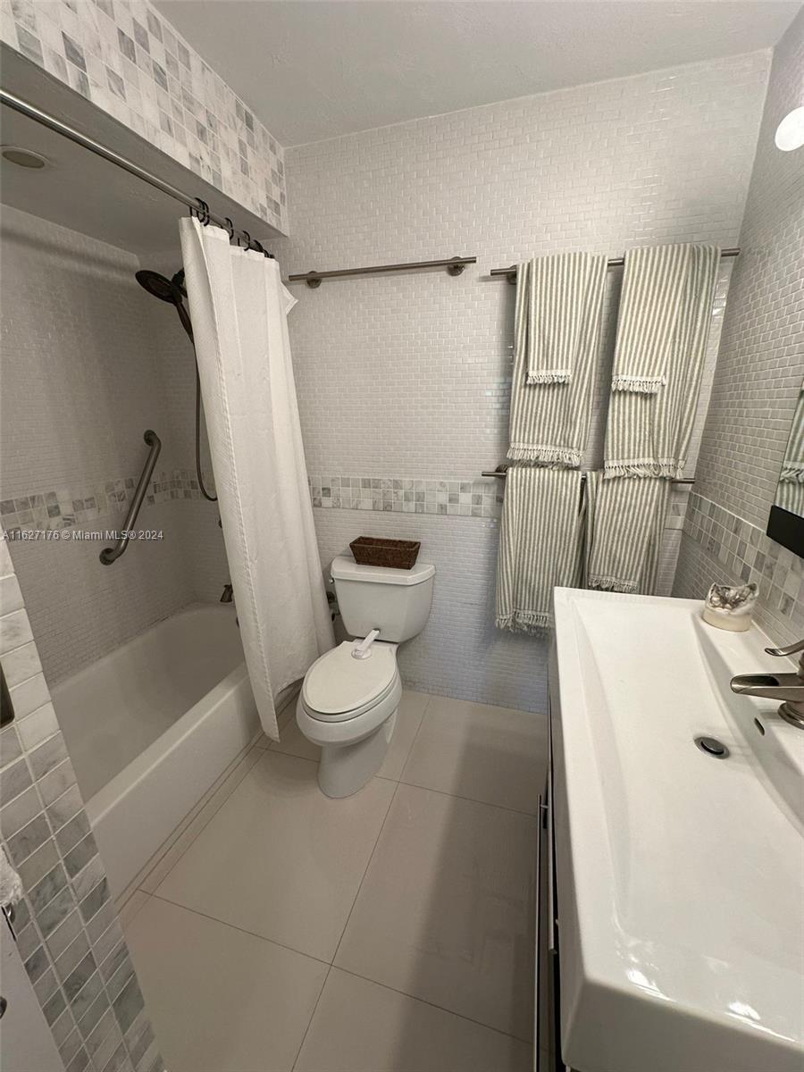 6855 Edgewater DrPrivate Address