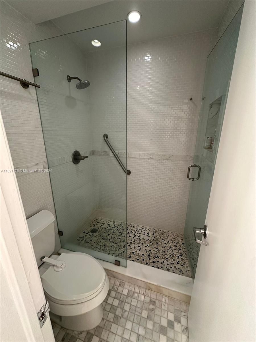 6855 Edgewater DrPrivate Address