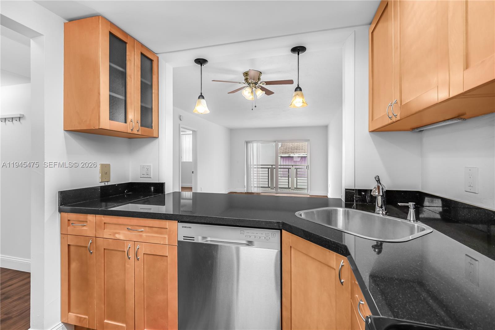 716 Michigan Ave # 402