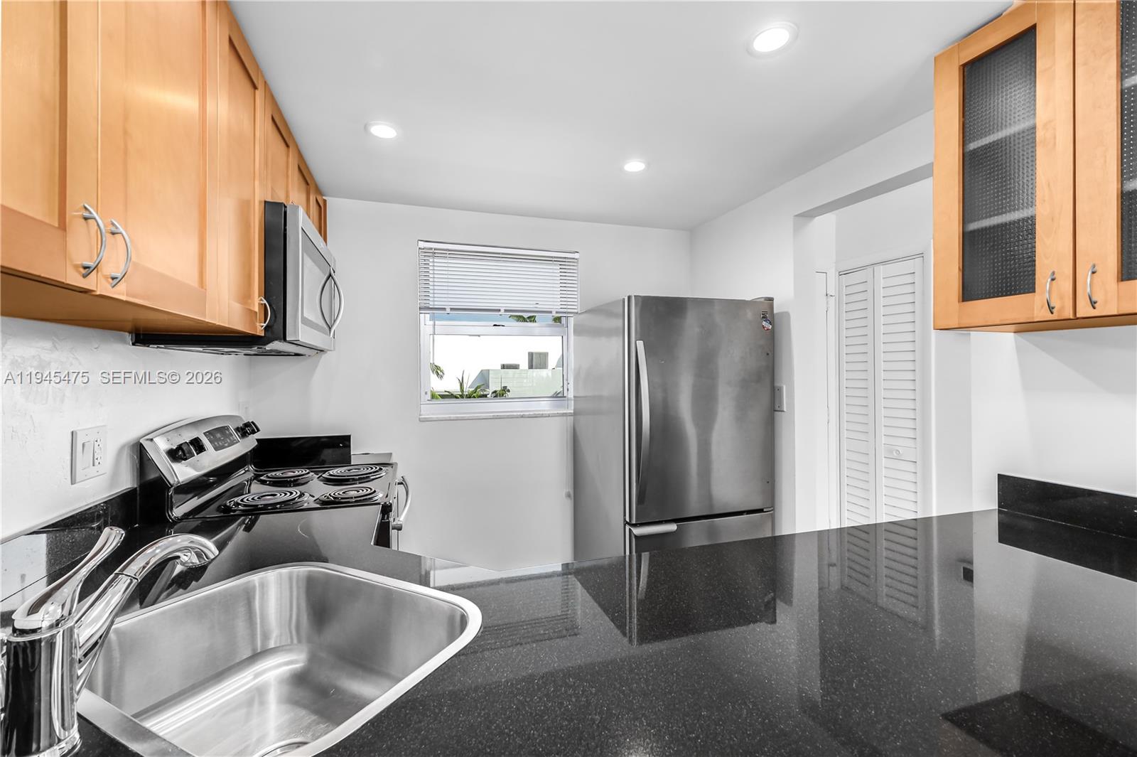 716 Michigan Ave # 402