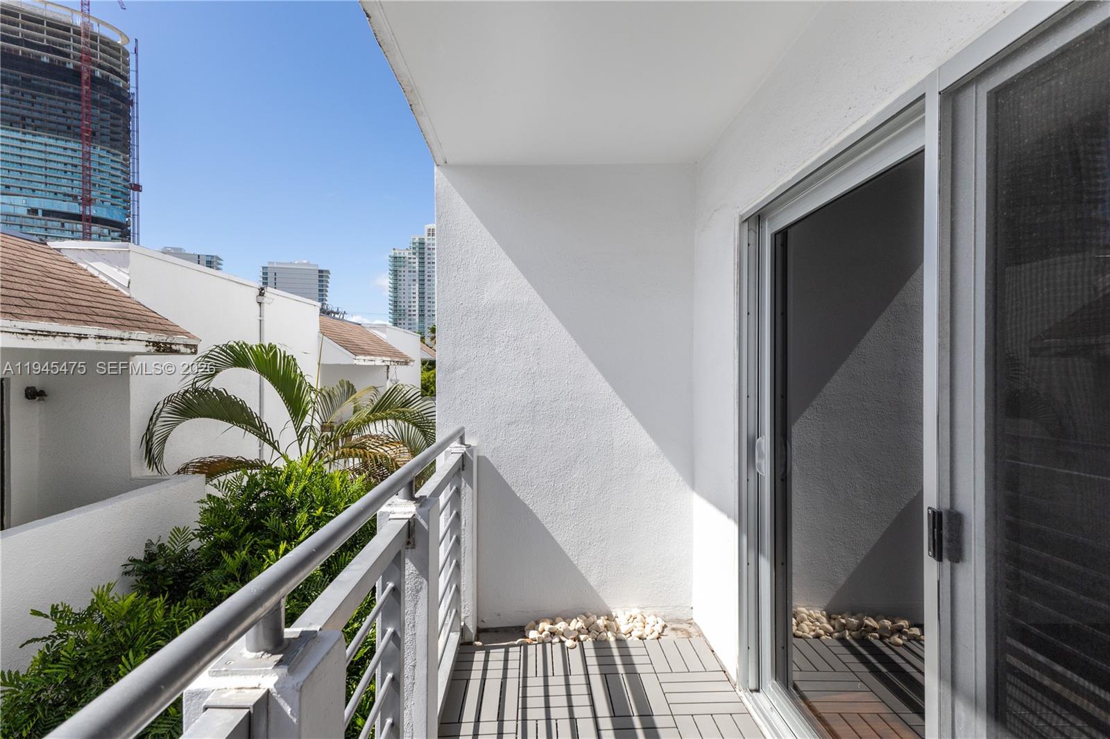 716 Michigan Ave # 402