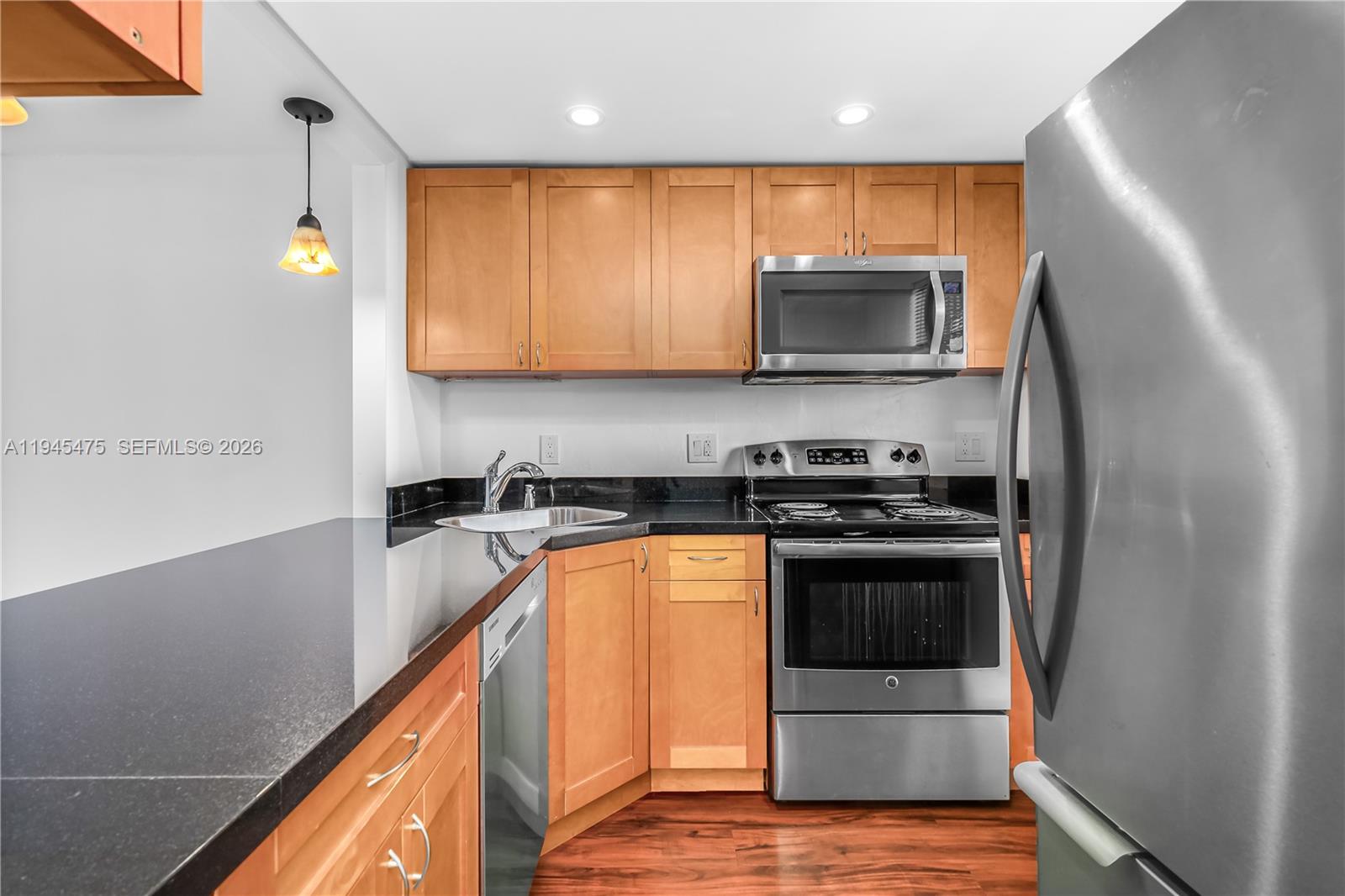 716 Michigan Ave # 402