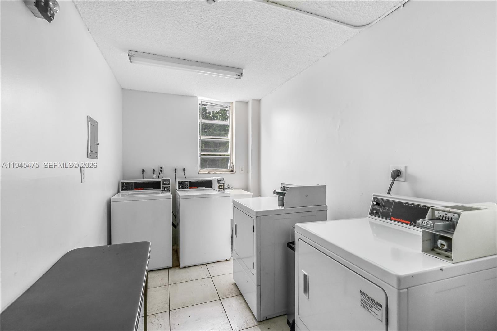 716 Michigan Ave # 402