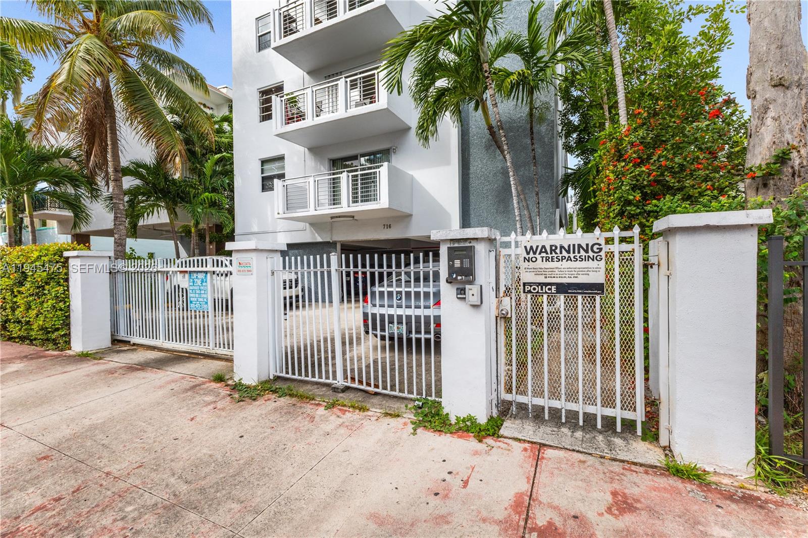 716 Michigan Ave # 402