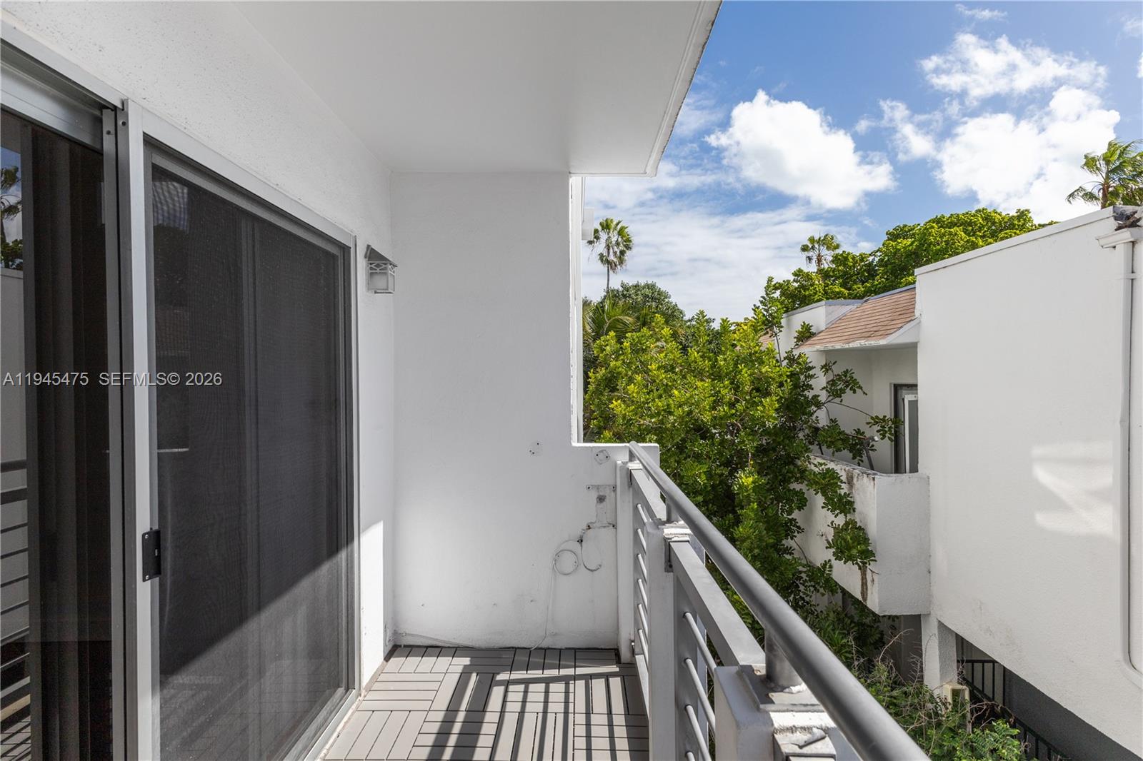 716 Michigan Ave # 402