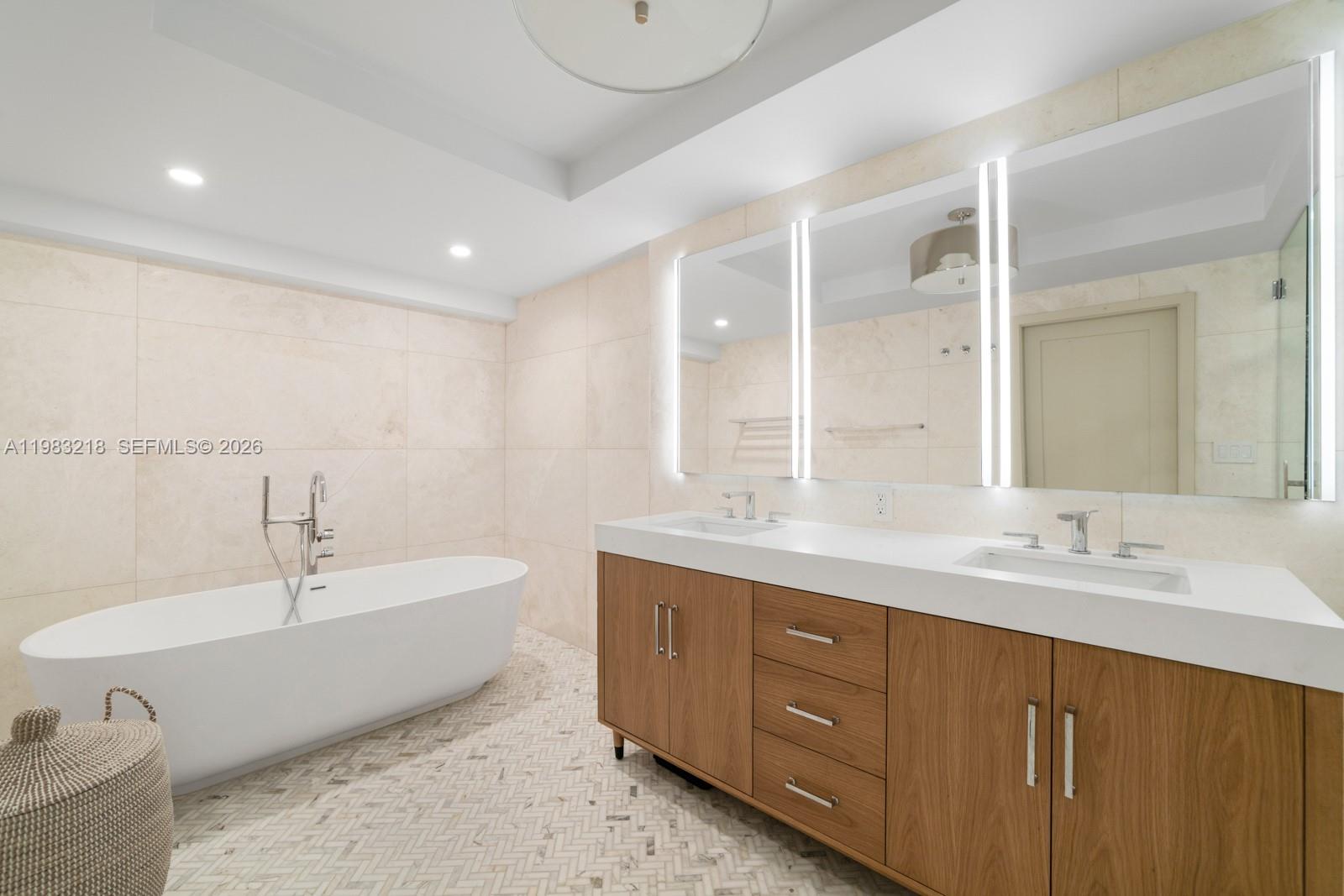 5600 Collins Ave # D Unit: PH D