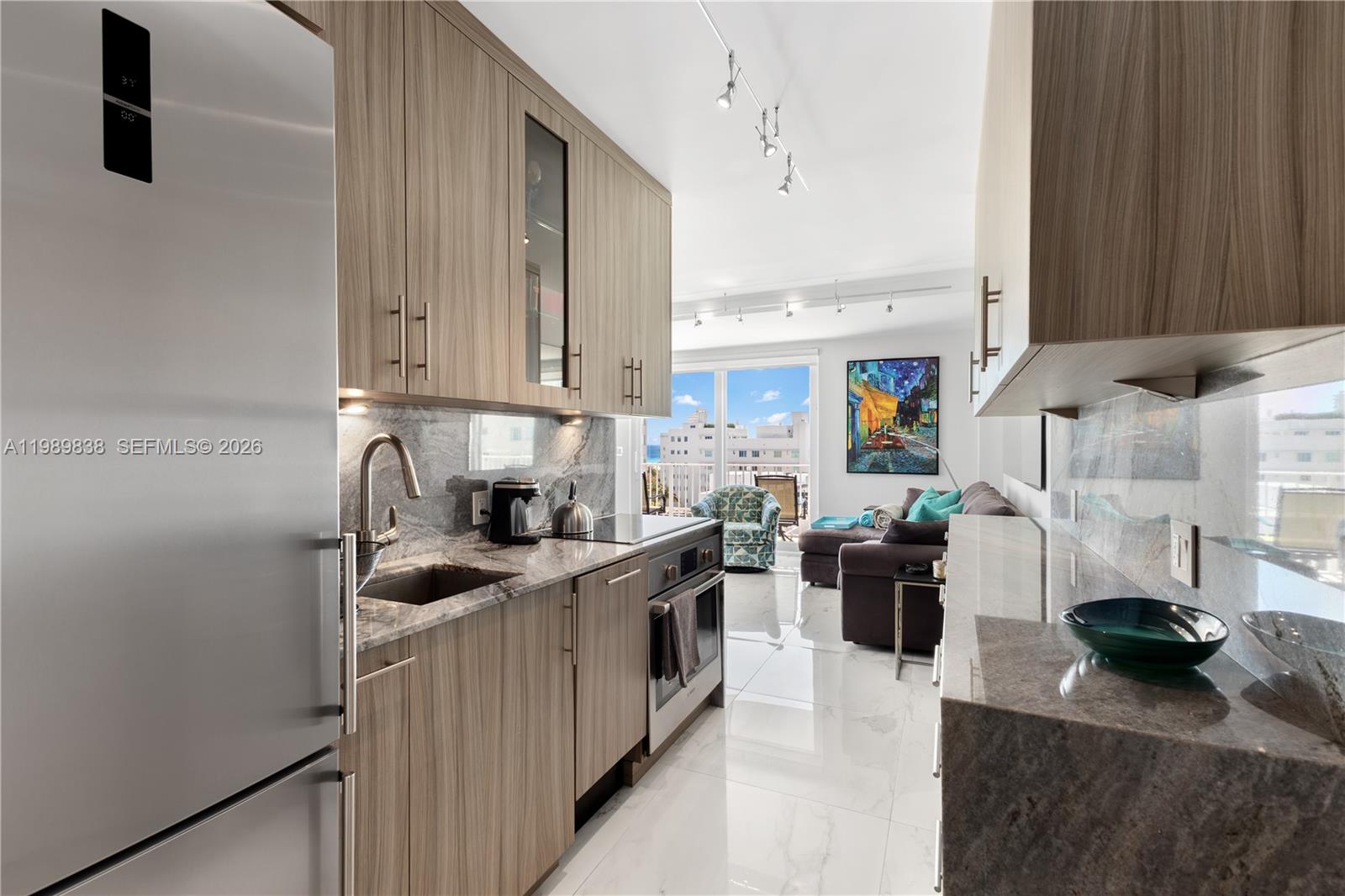 1255 Collins Ave # 901