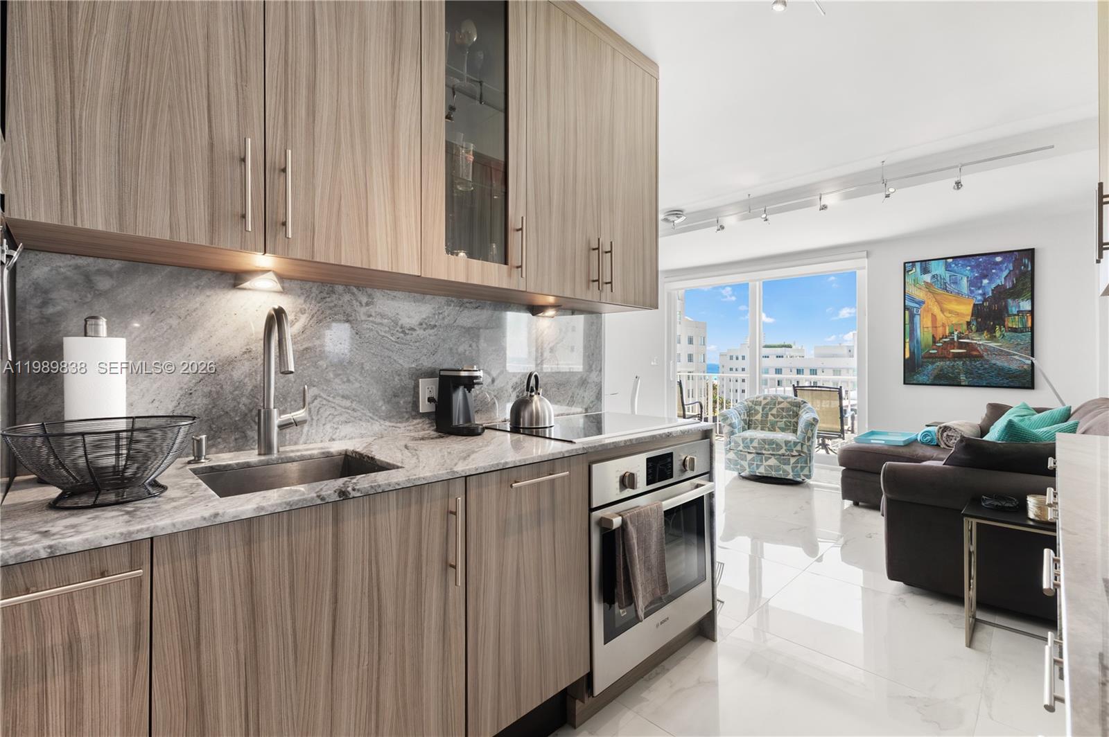 1255 Collins Ave # 901