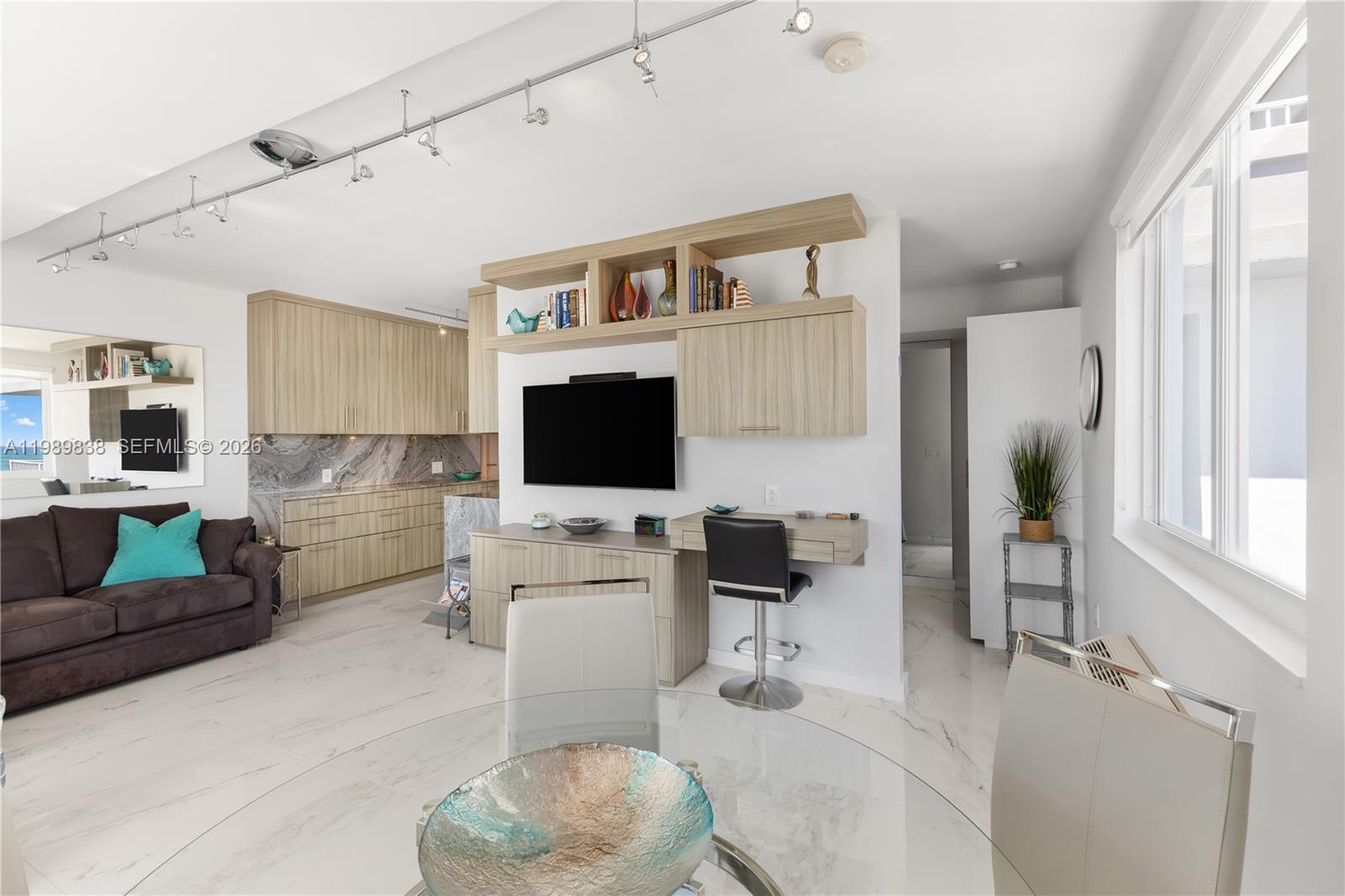 1255 Collins Ave # 901