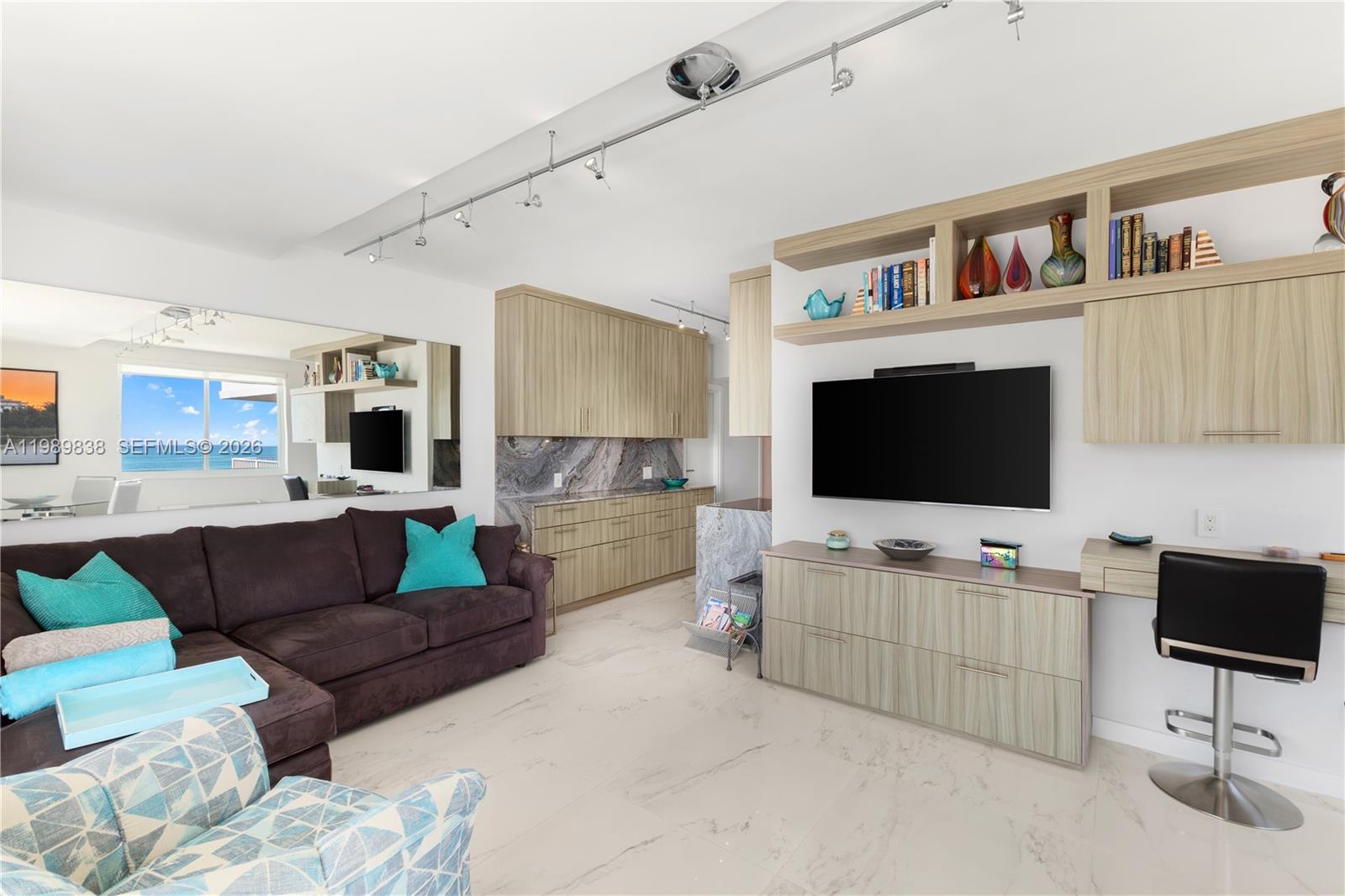 1255 Collins Ave # 901