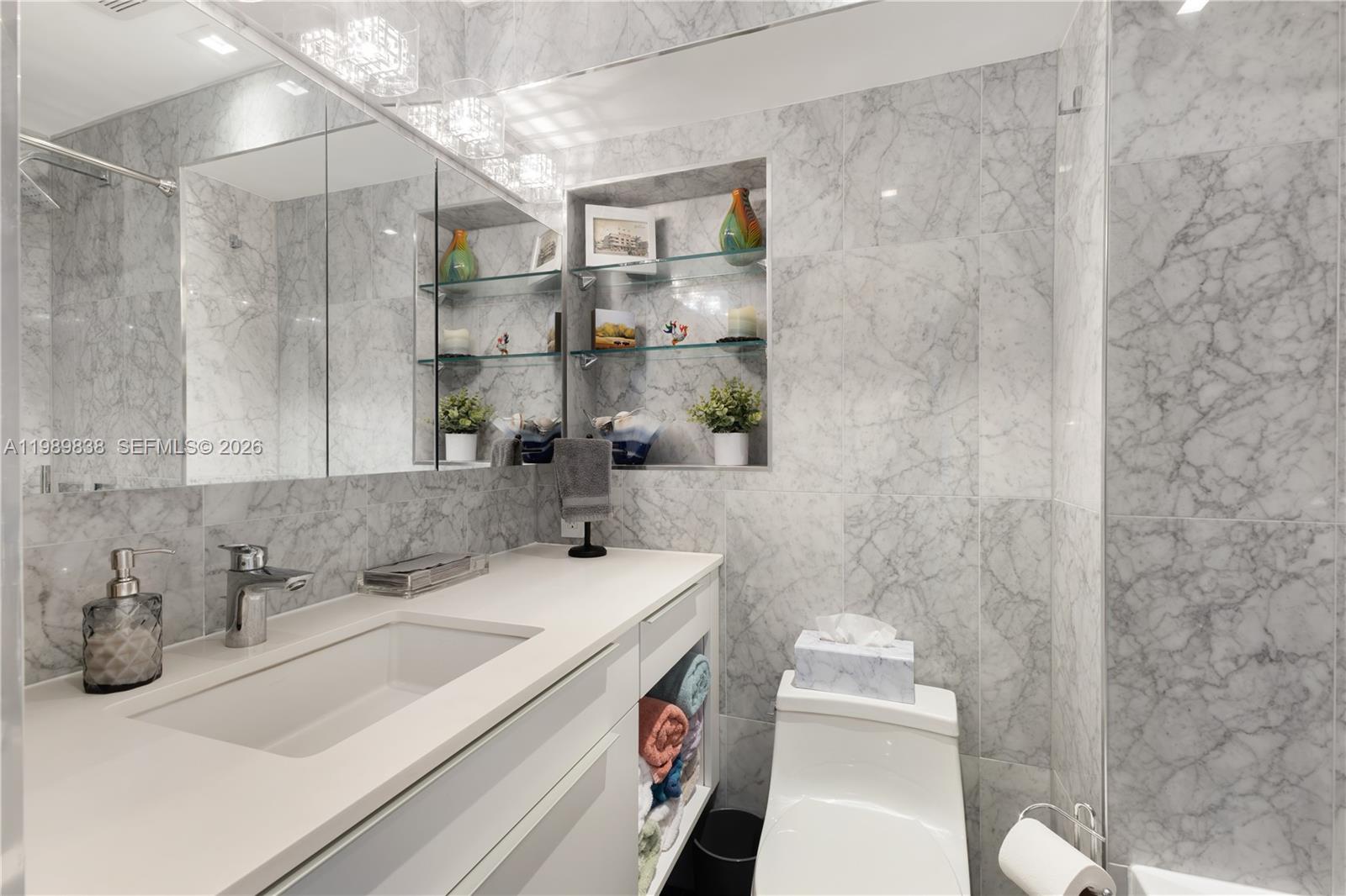 1255 Collins Ave # 901