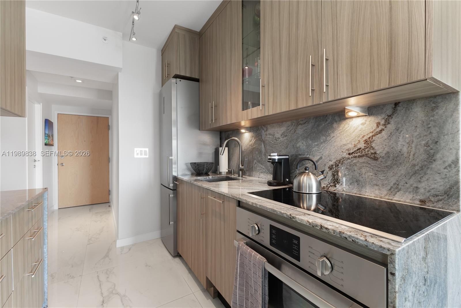 1255 Collins Ave # 901