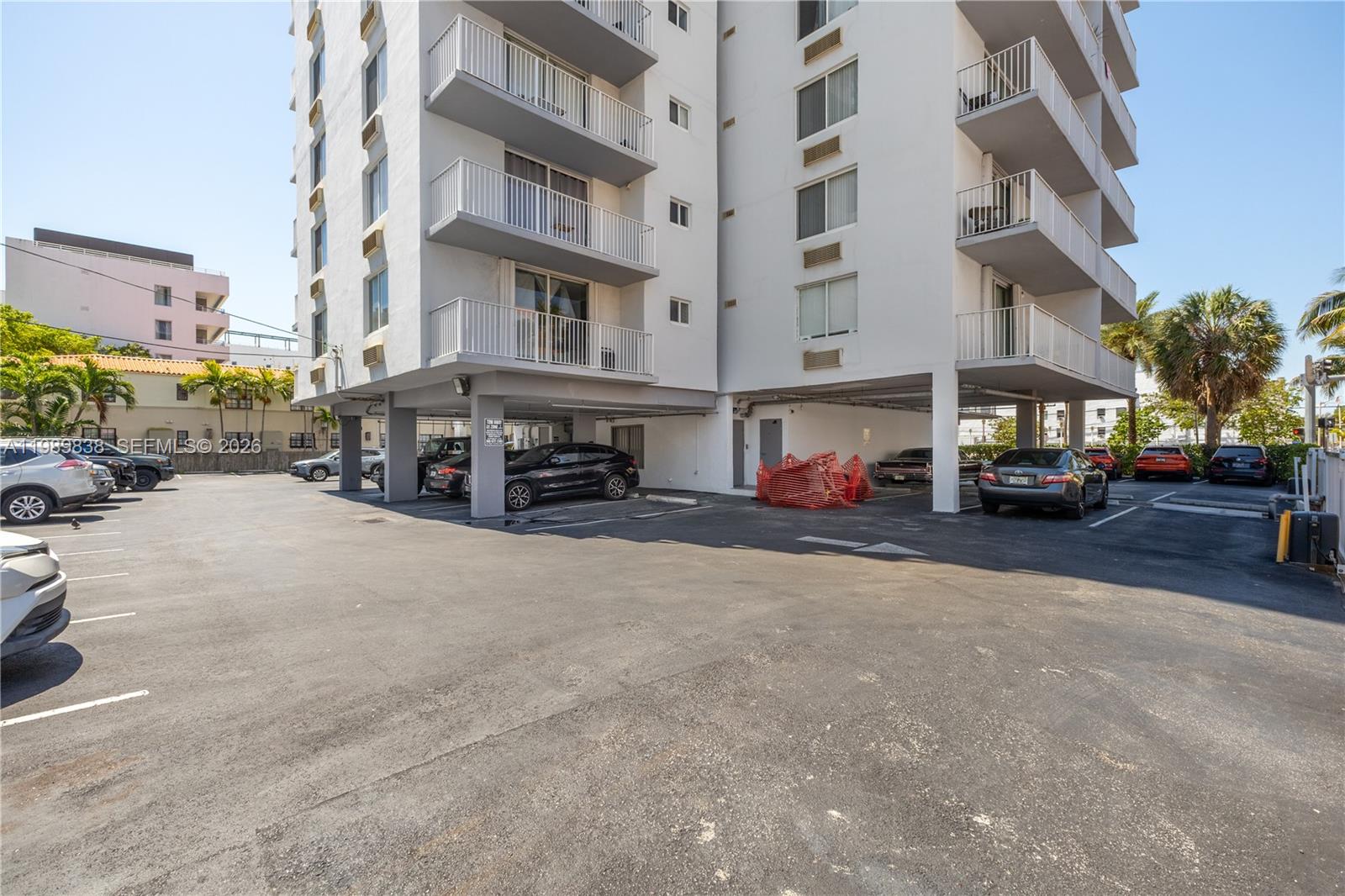 1255 Collins Ave # 901