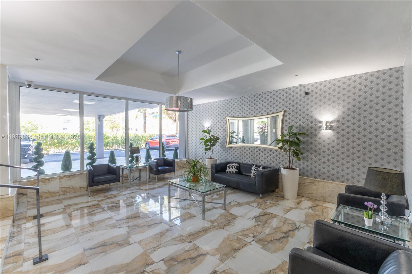1255 Collins Ave # 901