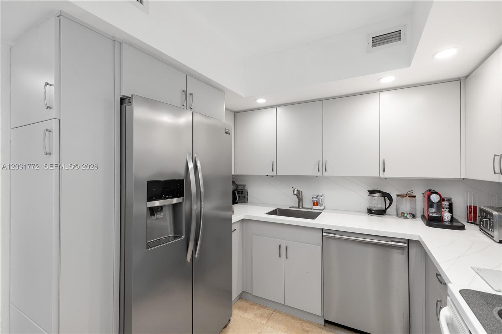 5600 Collins Ave # 14R