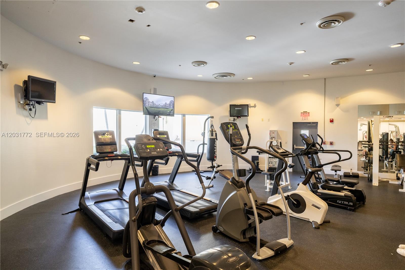 5600 Collins Ave # 14R