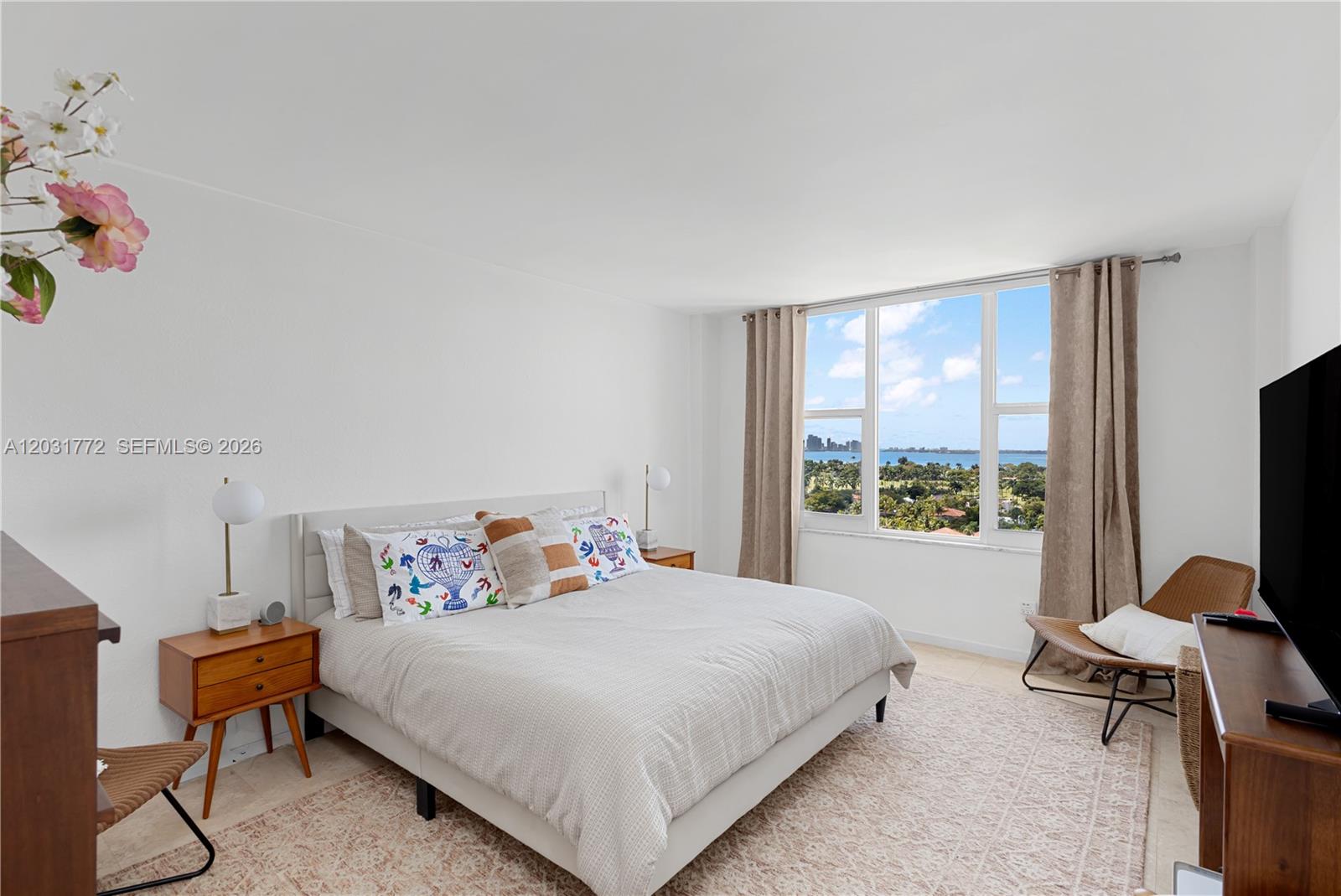 5600 Collins Ave # 14R