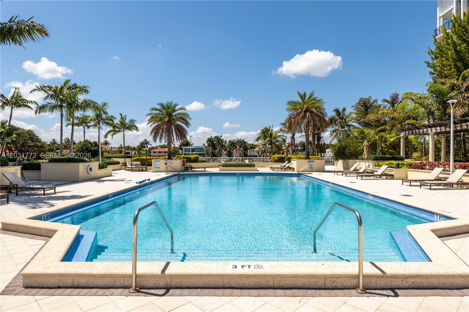 5600 Collins Ave # 14R