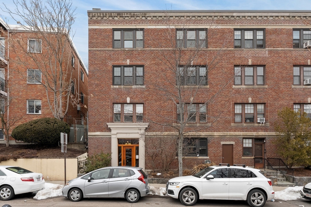 37 Englewood Ave # 3