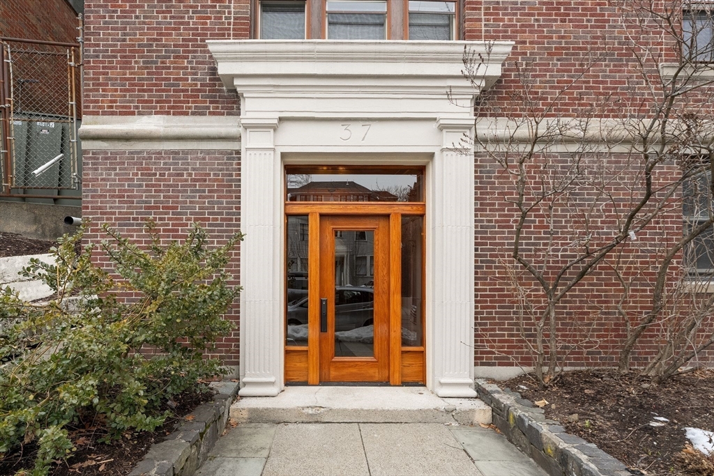 37 Englewood Ave # 3