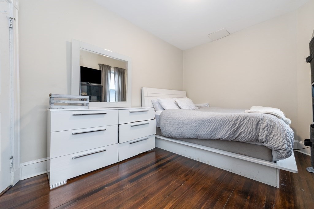 30 Larchmont St # 1