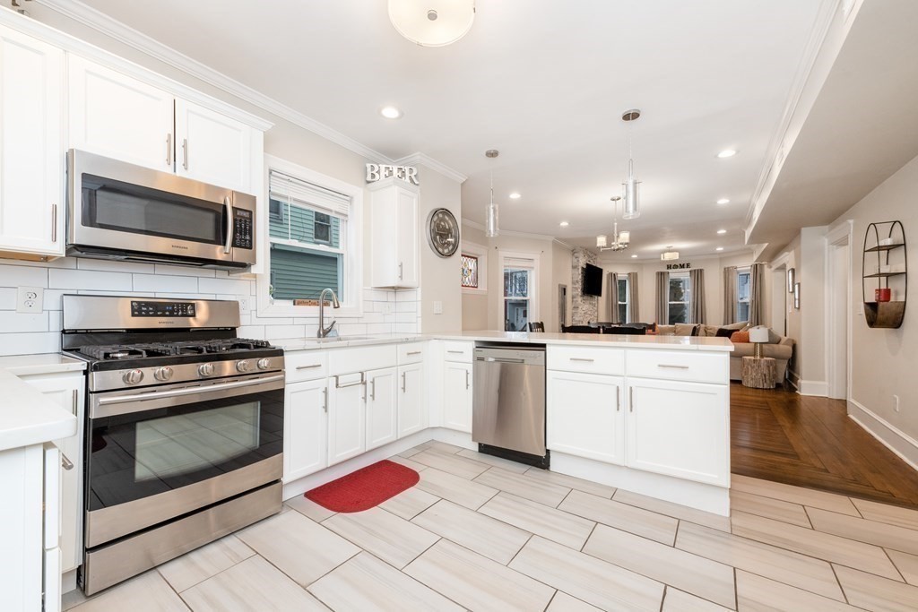 30 Larchmont St # 1