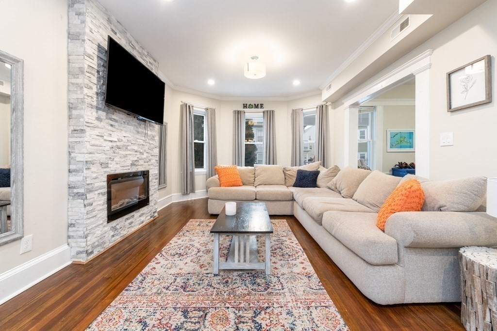 30 Larchmont St # 1