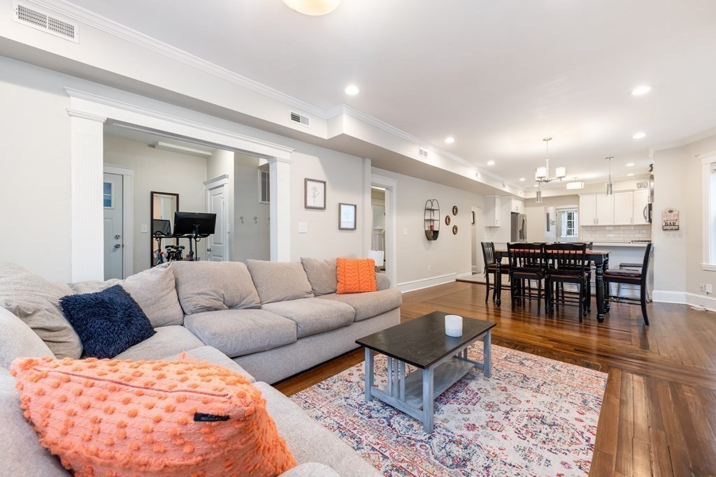 30 Larchmont St # 1