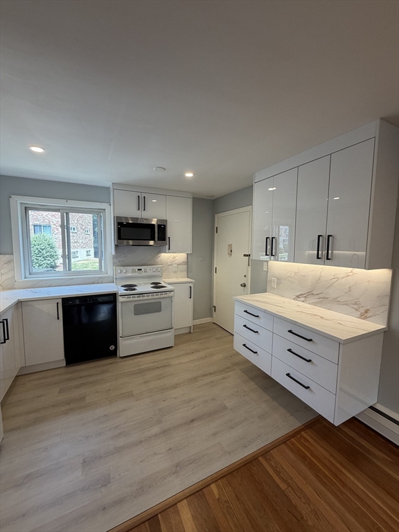 42 Lionel Ave # C