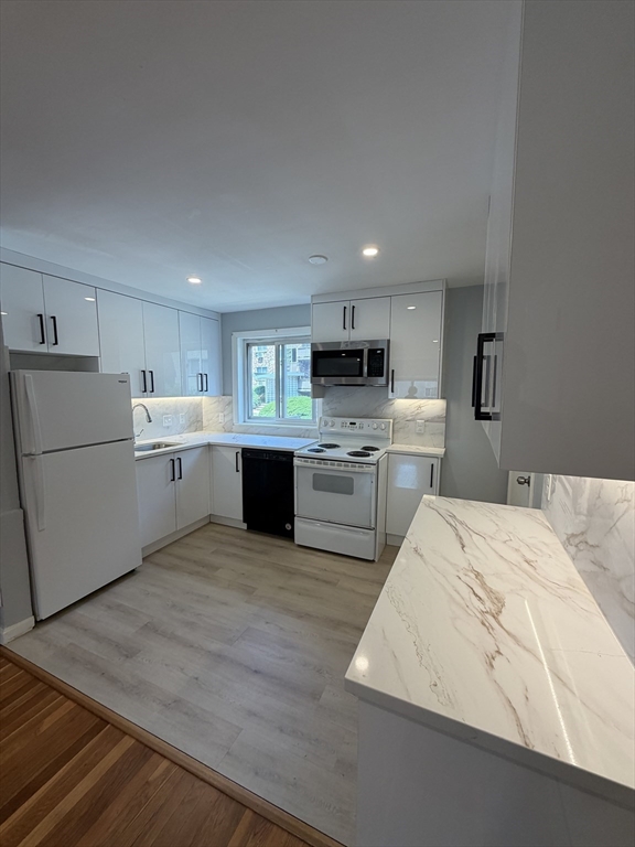 42 Lionel Ave # C