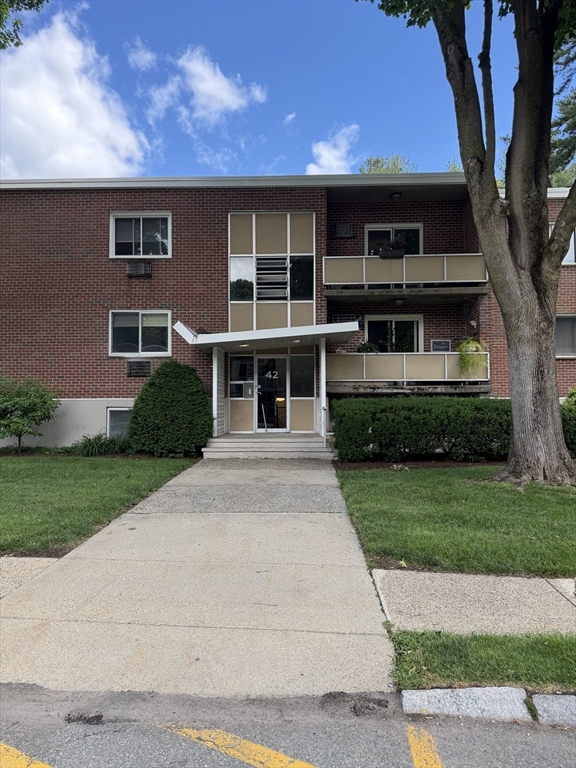 42 Lionel Ave # C