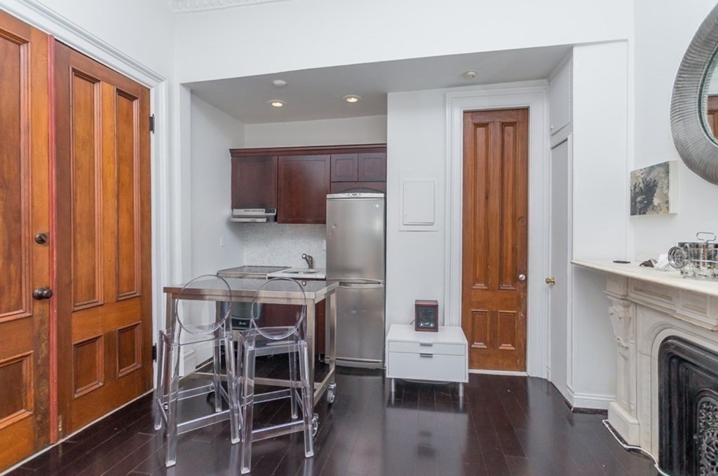 529 Columbus Ave # 17