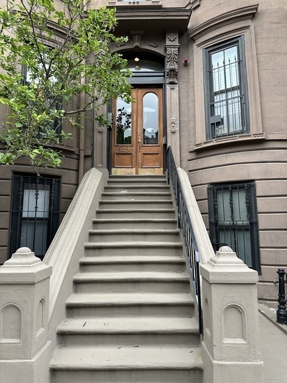 529 Columbus Ave # 17