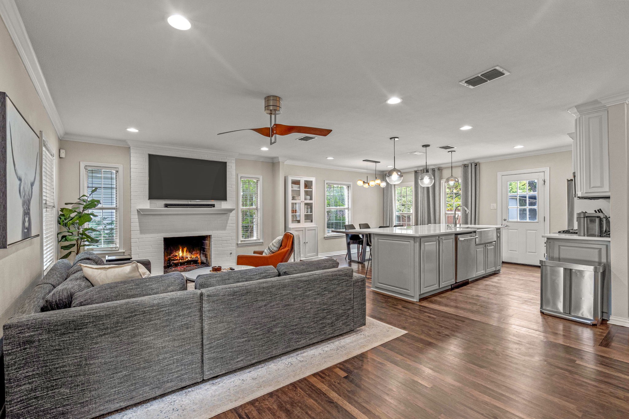 3632 W Biddison Street