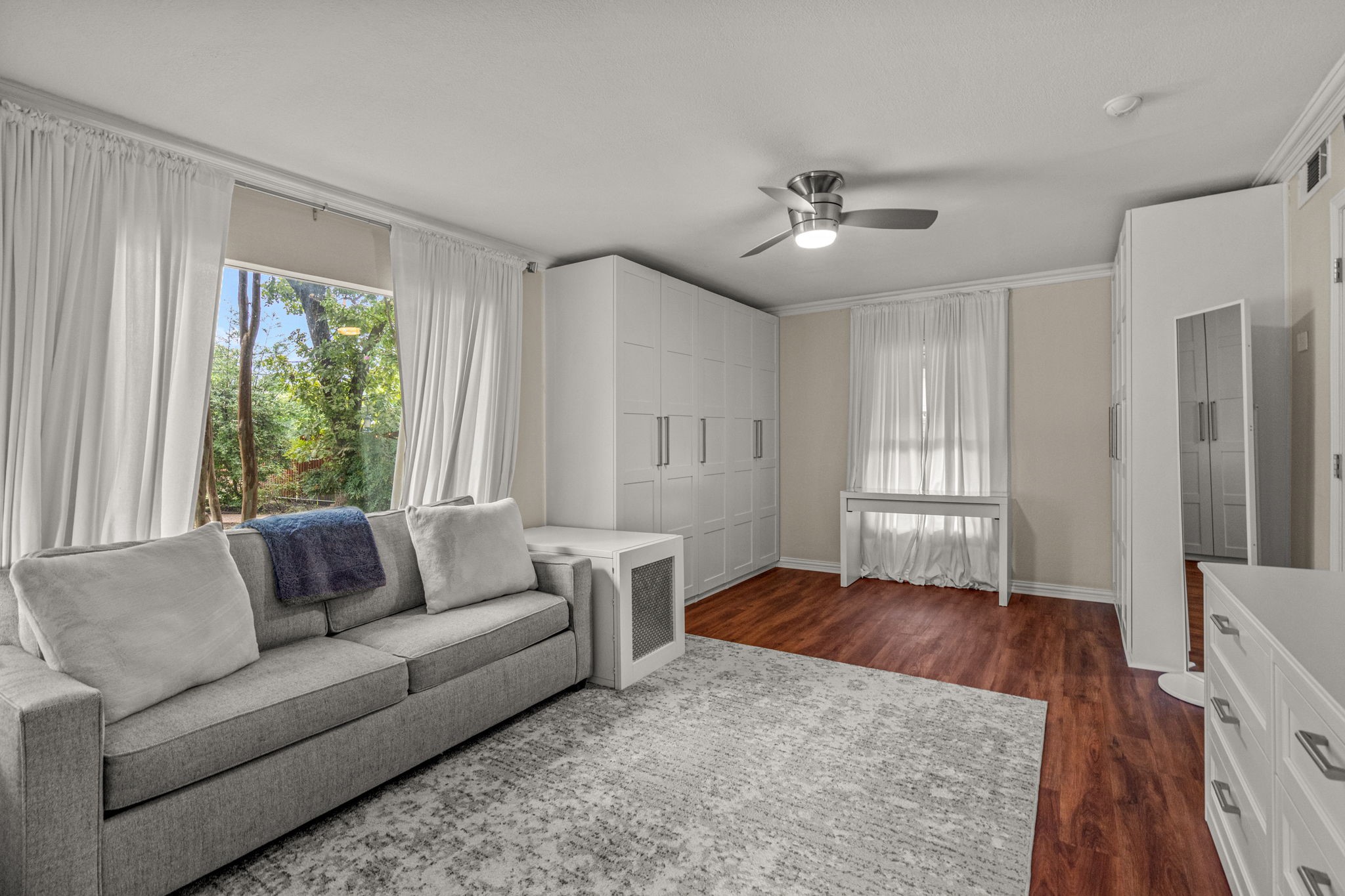 3632 W Biddison Street