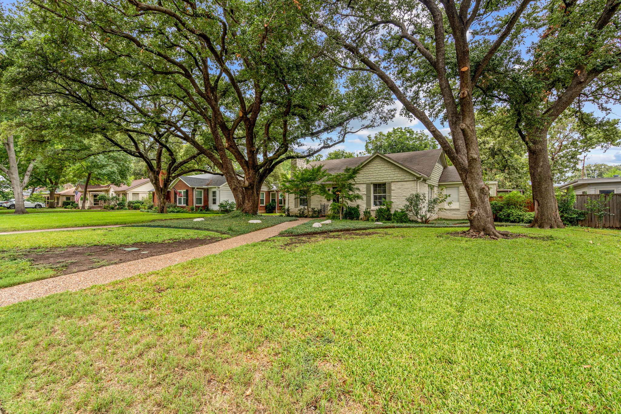 3632 W Biddison Street